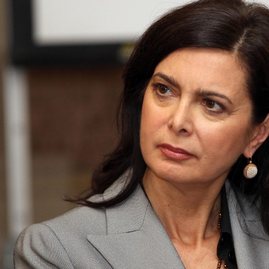 Il presidente della Camera dei Deputati Laura Boldrini in u'immagine del 20 Maggio 2013. "Per ogni fabbrica che chiude e per ogni impresa che trasferisce la produzione all'estero, centinaia di famiglie precipitano nel disagio sociale e il nostro sistema economico diventa più povero e più debole nella competizione internazionale".Lo scrive Laura Boldrini all'ad di Fiat,Marchionne parlando della crisi economica italiana.               ANSA/ELISABETTA BARACCHI